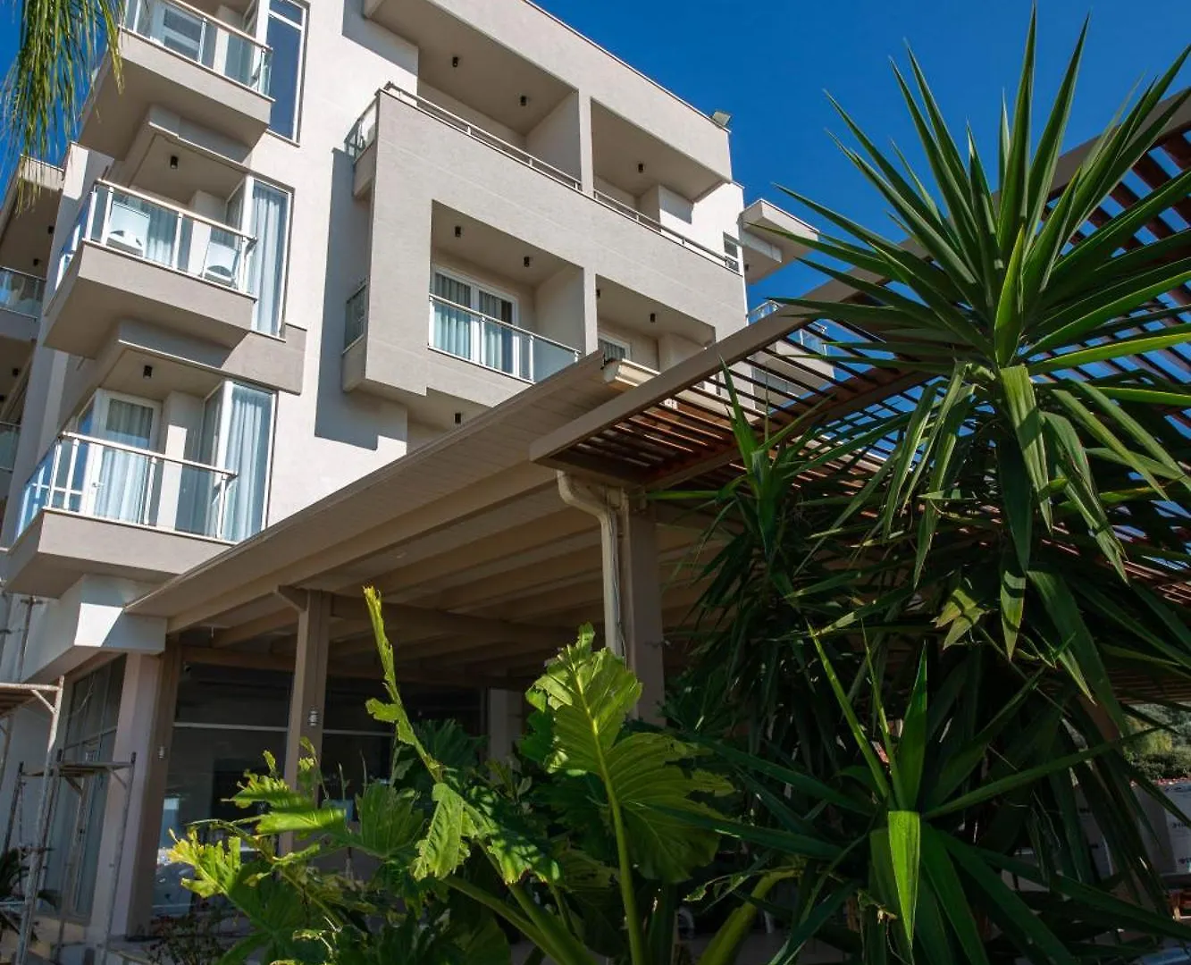 Radhimë Hotel Royal אלבניה