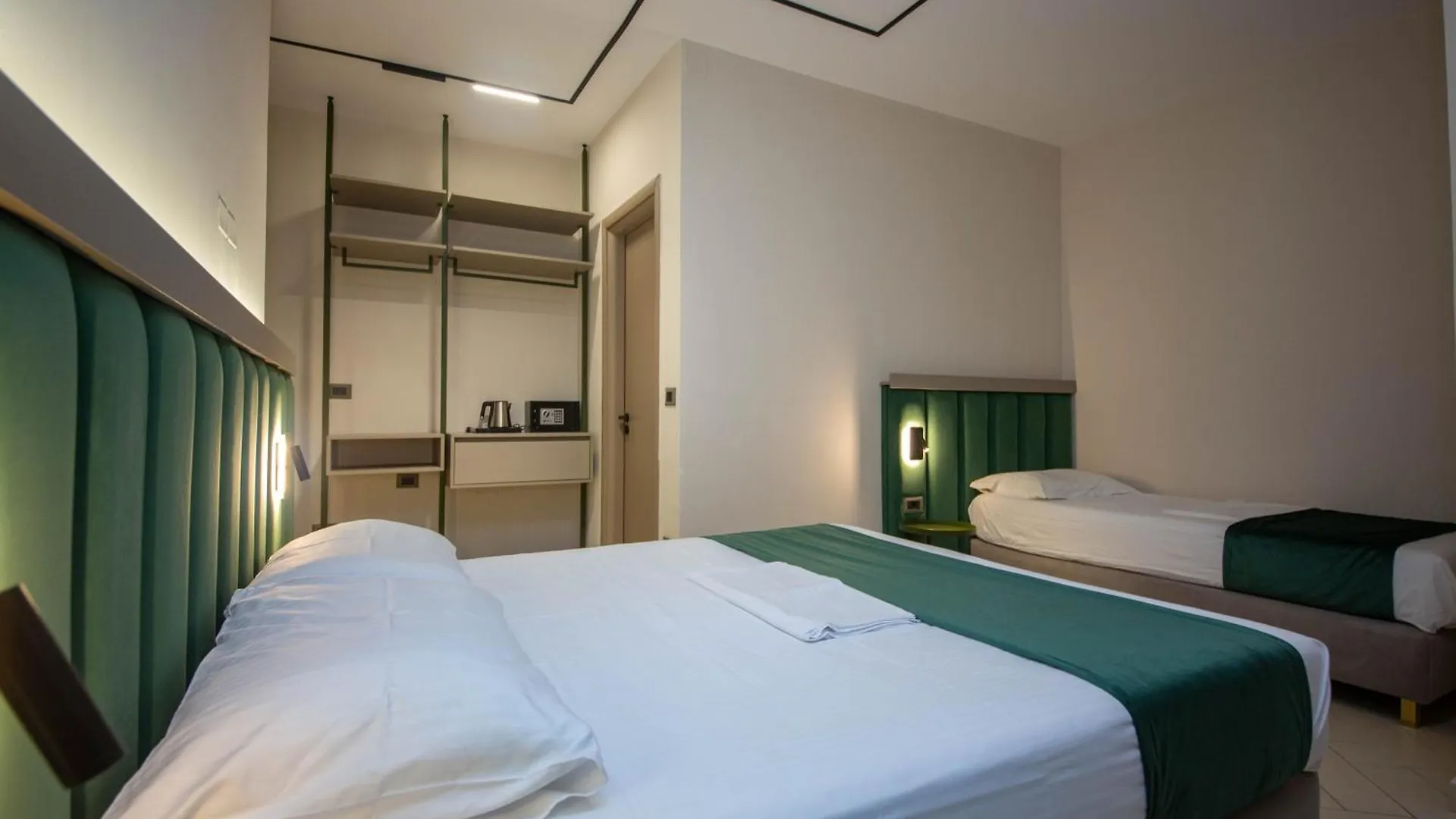 ****  Radhimë Hotel Royal אלבניה