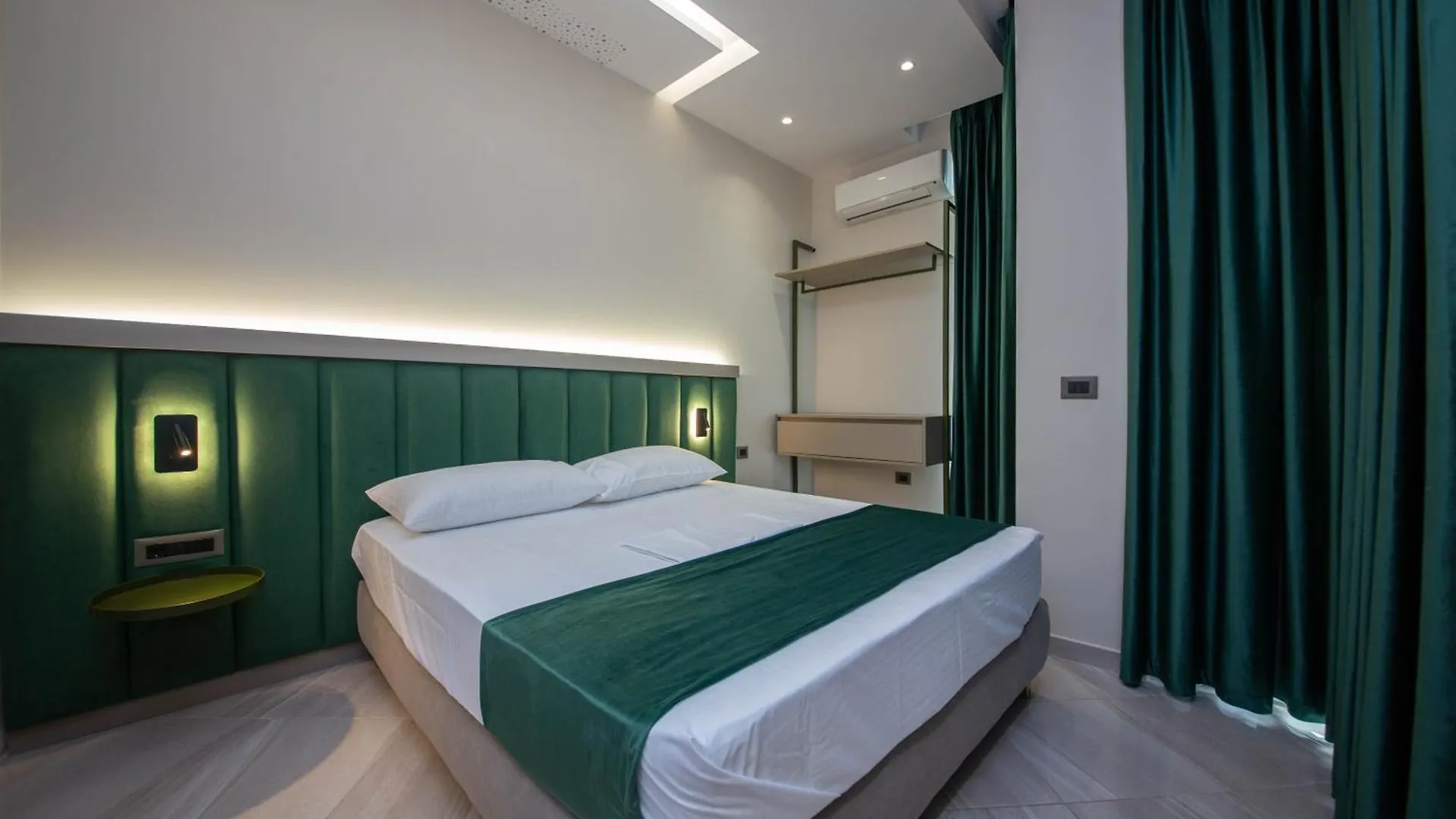 ****  Radhimë Hotel Royal אלבניה
