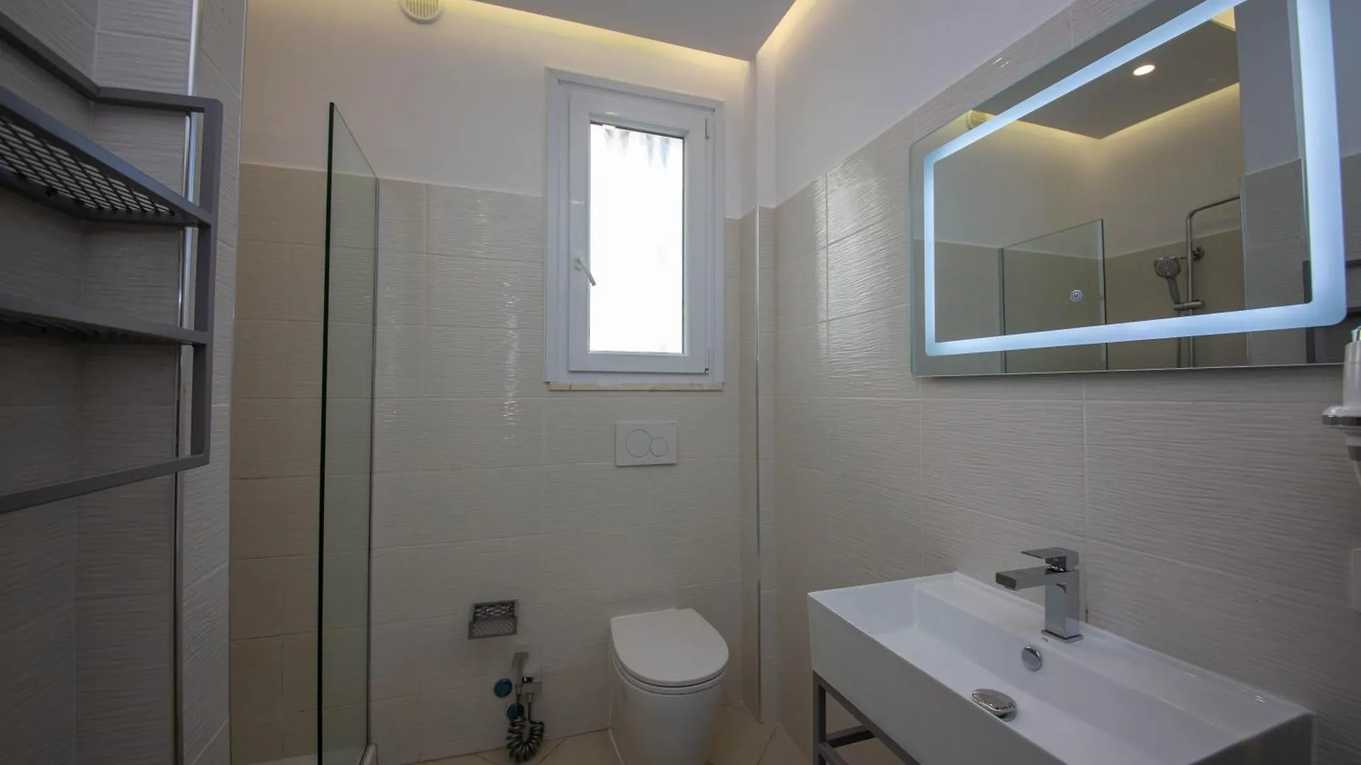 Radhimë Hotel Royal 4*,  אלבניה