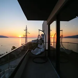 Hotel apartamentowy Sunny Hill, Radhimë